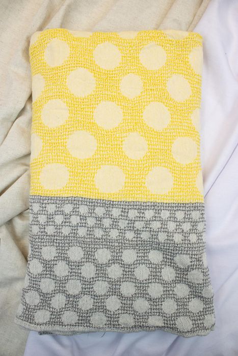 Linen bath towel Circles yellow 145x90