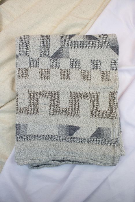 Linen bath towel Orpheus gray with brown 135x70