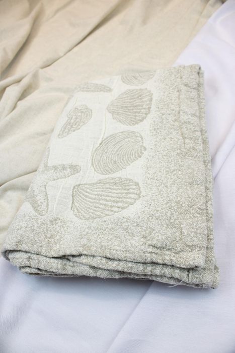 Linen bath towel Shells 120x60